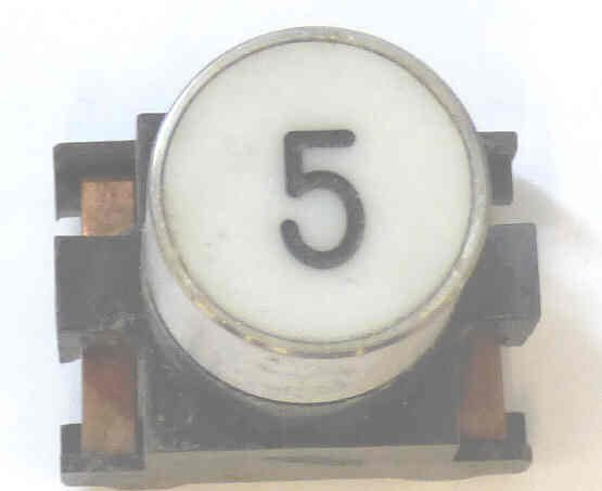 BUTTON, TOP, WHITE WITH BLACK HORIZONATAL # 5 ARMOR # B761007