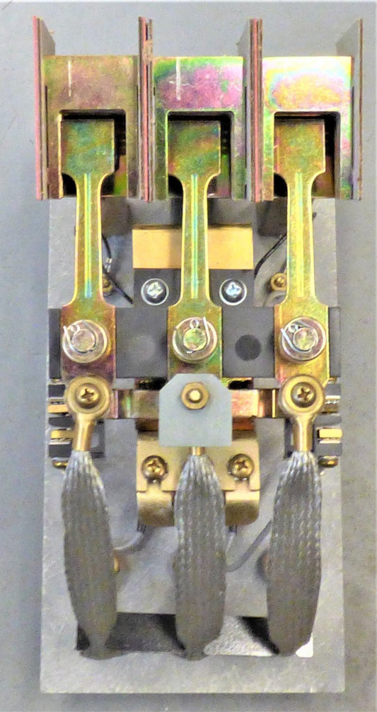 CONTACTOR. 3 POLE WITH ARC DEFLECTORS, COIL 222CV1 OTIS # E6830A141CV1