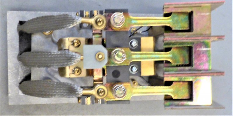 CONTACTOR. 3 POLE WITH ARC DEFLECTORS, COIL 222CV1 OTIS # E6830A141CV1