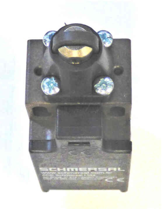 SWITCH, BUFFER, METAL PLUNGER, PLASTIC ROLLER 2 N.C. CONTS SCHMERSAL #ZR-236-11Z