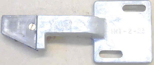 KEEPER ASSEMBLY AS SHOWN, STATIONARY, CENTER PARTING