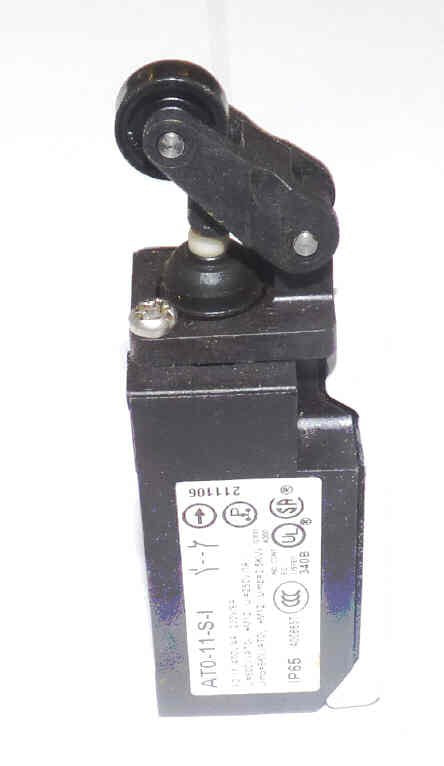 SWITCH, PLUNGER TYPE, LIMIT, ANGLED ROLLER KLOCKNER-MOELLER # AT0-11-S-I