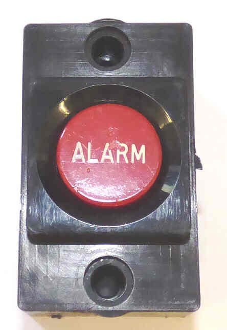 BUTTON, MODULE, RED BUTTON, MARKED ALARM IN WHITE, BLACK BEZEL, TYPE SRS