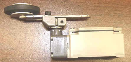 SWITCH, SAFETY LIMIT, 125 VAC, 10 AMP, ADJ. ROLLER LEVER OMRON # D4B-3113N