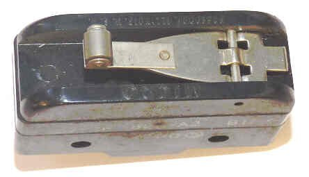 SWITCH, MICRO, SPDT, 15A, ROLLER ACTUATED MICROSWITCH # BZ-2RW828-A2
