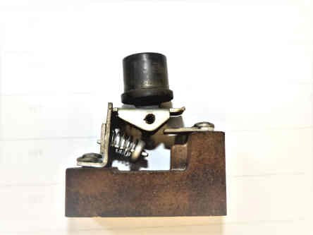 SWITCH, PUSHBUTTON, COMPLETE AS SHOWN, USED WITH O-B82 SERIES BUTTONS