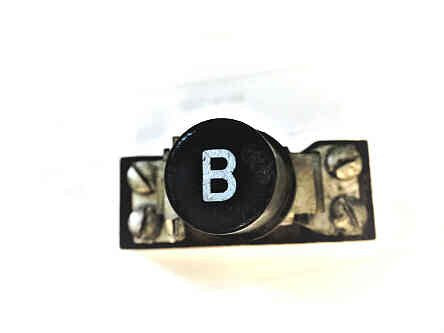 SWITCH, PUSHBUTTON, COMPLETE AS SHOWN, USED WITH O-B82 SERIES BUTTONS