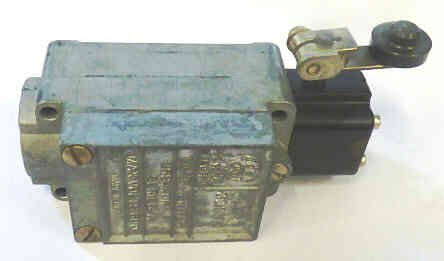 SWITCH, LIMIT, 1 NO/1 NC, 10AMP,  ROLLER LEVER LEFT SIDE G-E # CR9440K 11