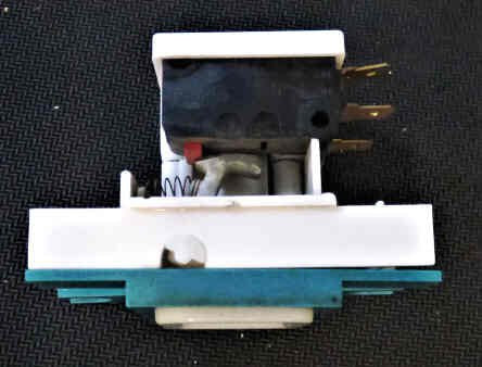 BUTTON, IMPULSE, BLUE BEZEL, DPDT WITH # 85 BULB DOVER #171AV5