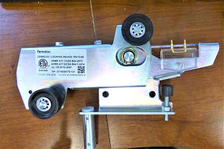 KEEPER WITH CONTACT & MOUNTING PLATE, RIGHT HAND, FERMATOR # 2019058175-131