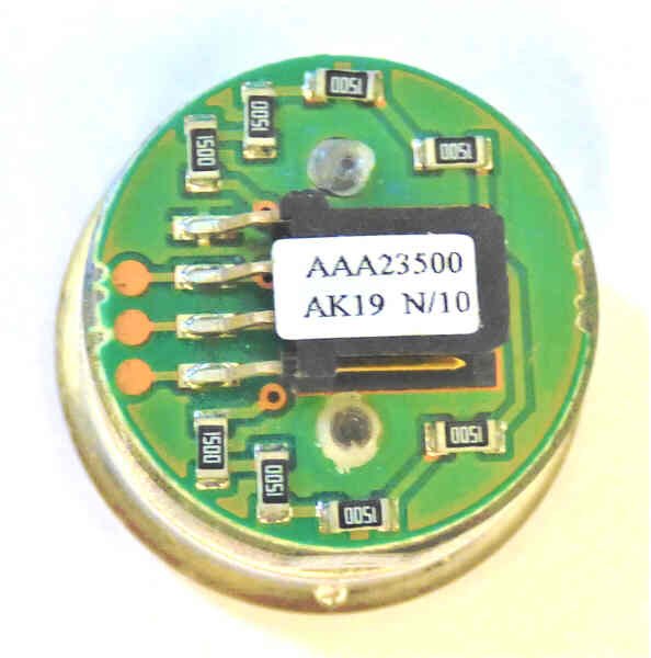 BUTTON, BRASS FINISH, FLAT, GREEN LED  24VDC, 311 OTIS # AAA23500AK19