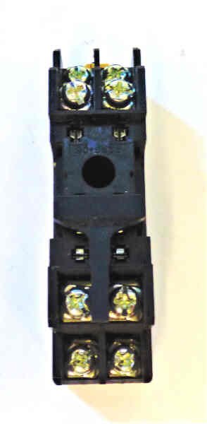 BASE, SOCKET, RELAY, 8 PIN, DIN RAIL OMRON # P2RF-08-ESS