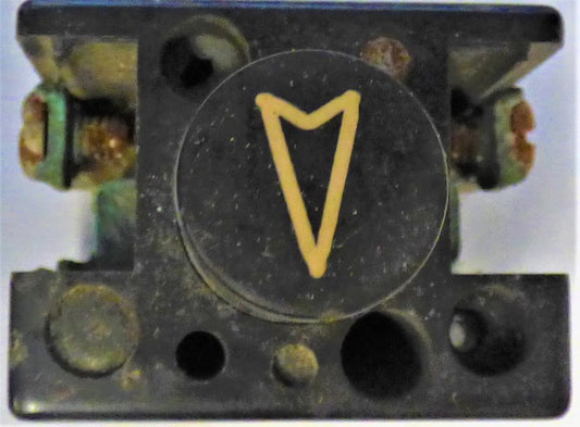 BUTTON, ARROW, HORIZONTAL, 5/8 X 3/4 TOP, 3 N.O. CONTACTS, AH & H # 27900 B9C