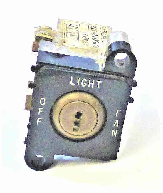 SWITCH, KEYED, LIGHT, ON-OFF WITH KEYS ADAMS AS468K03